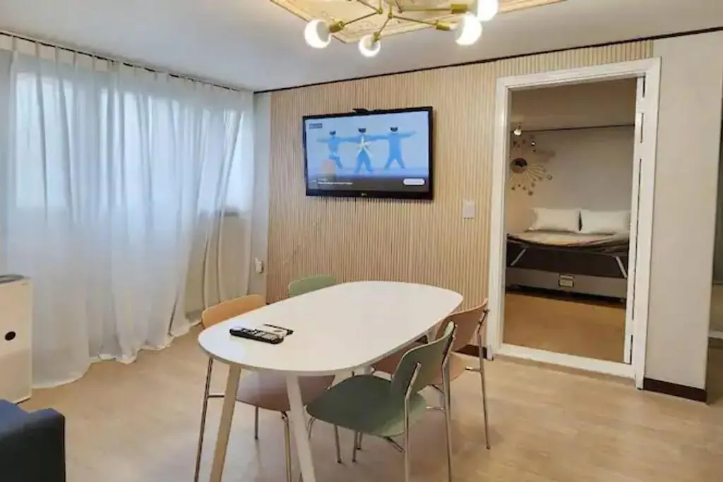 C-3 White Linen House location
